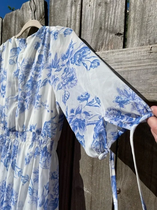 Taylor Blue and White Floral V-Neck Dress - Picture 12 of 12
